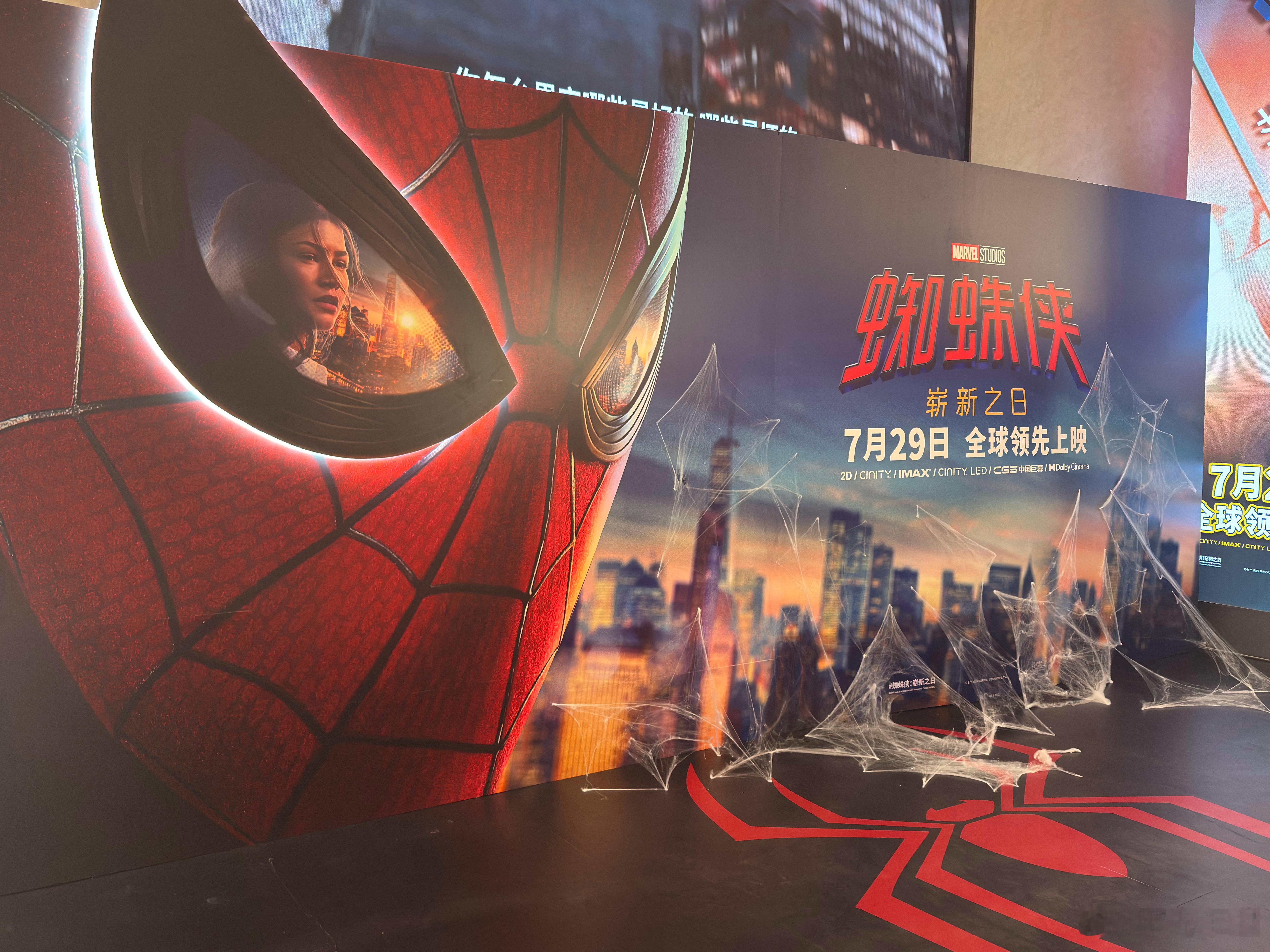 看完《蜘蛛侠：崭新之日》首映，只想说这是一部真正以彼得·帕克究竟是谁为中心展开的