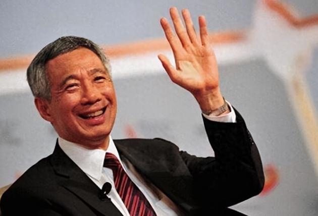 说错一句话，代价有多大？李显龙这回亲自飞过来，用五天行程告诉全世界：有些烂摊子，