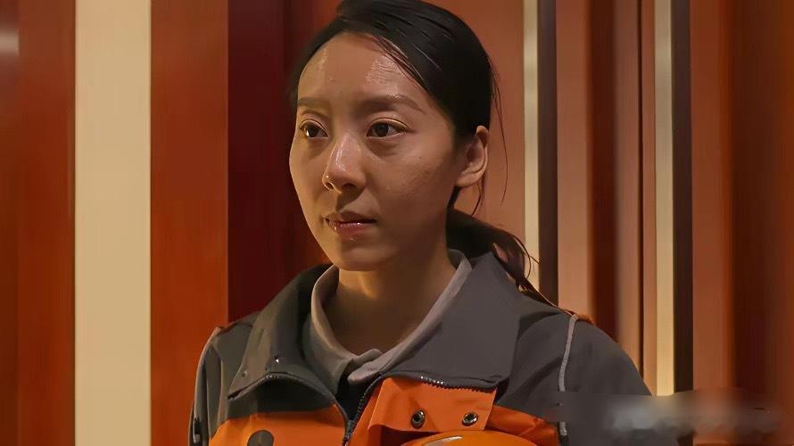 为什么周星驰当年会选择鄂靖文？周星驰是真的认为鄂靖文非常适合《新喜剧之王》里的如