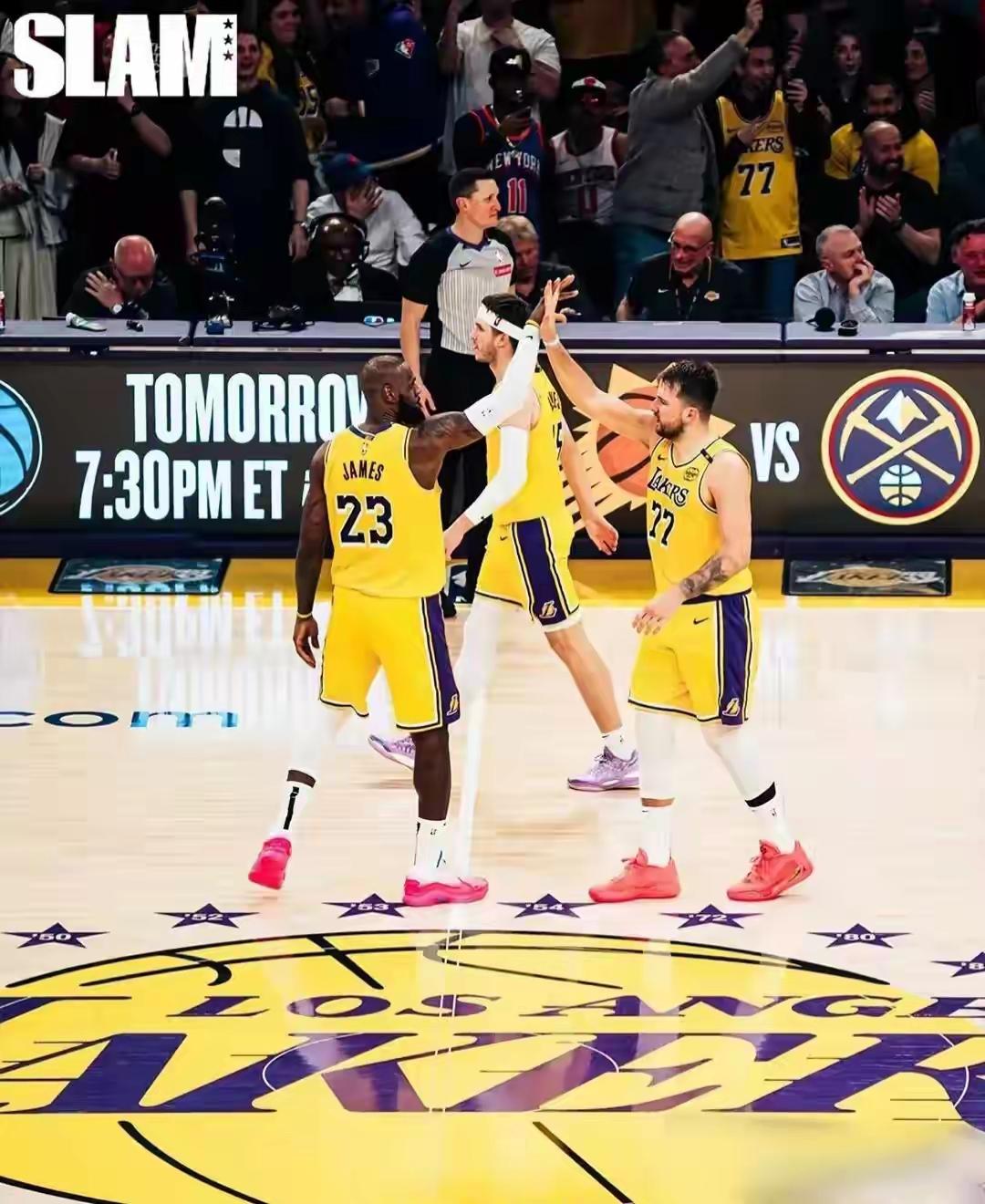 詹姆斯尴尬了！低位要球遭无视，里弗斯硬投打铁引争议湖人对阵步行者的比赛里，第四