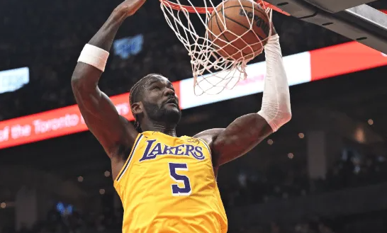 艾顿场均出手数创生涯新低，再这样打下去，明年艾顿都可能会走！！！本赛季艾顿的