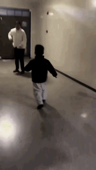 山西，姑姑远嫁，3岁的侄子看到姑姑发的视频，觉得姑姑有些不开心，就和妈妈说自己想