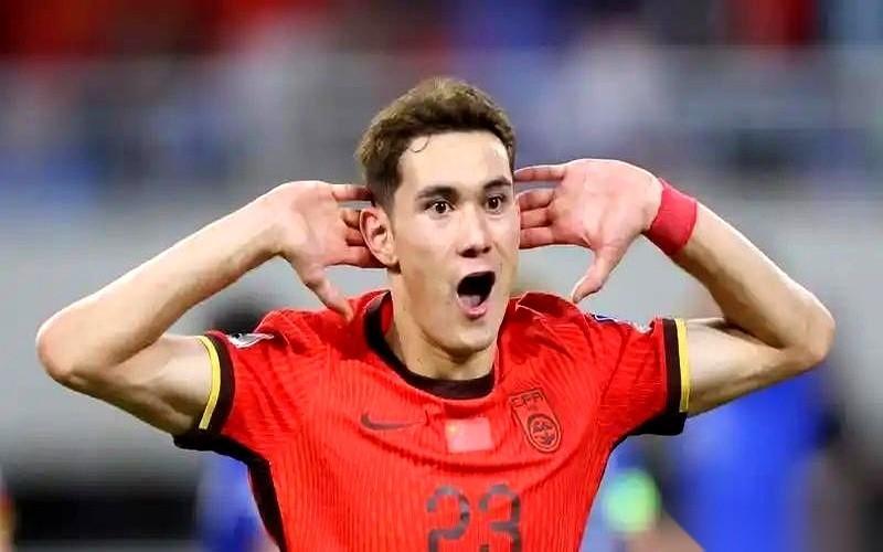 国脚拜合拉木这波操作，真的让球迷打心底里佩服，直接刷新了大家对职业球员的认知。