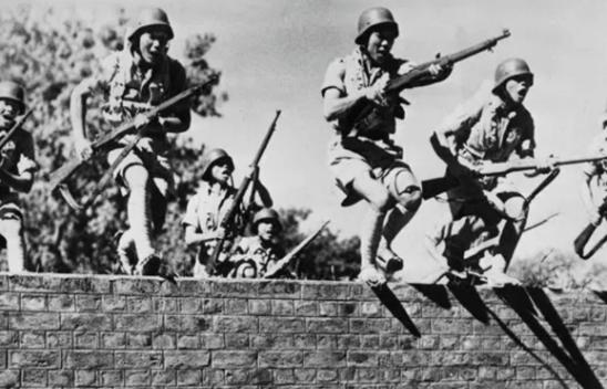 1938年初的山东，天刚亮时总带着股硝烟味。日军第10师团的皮靴踏过曲阜城墙