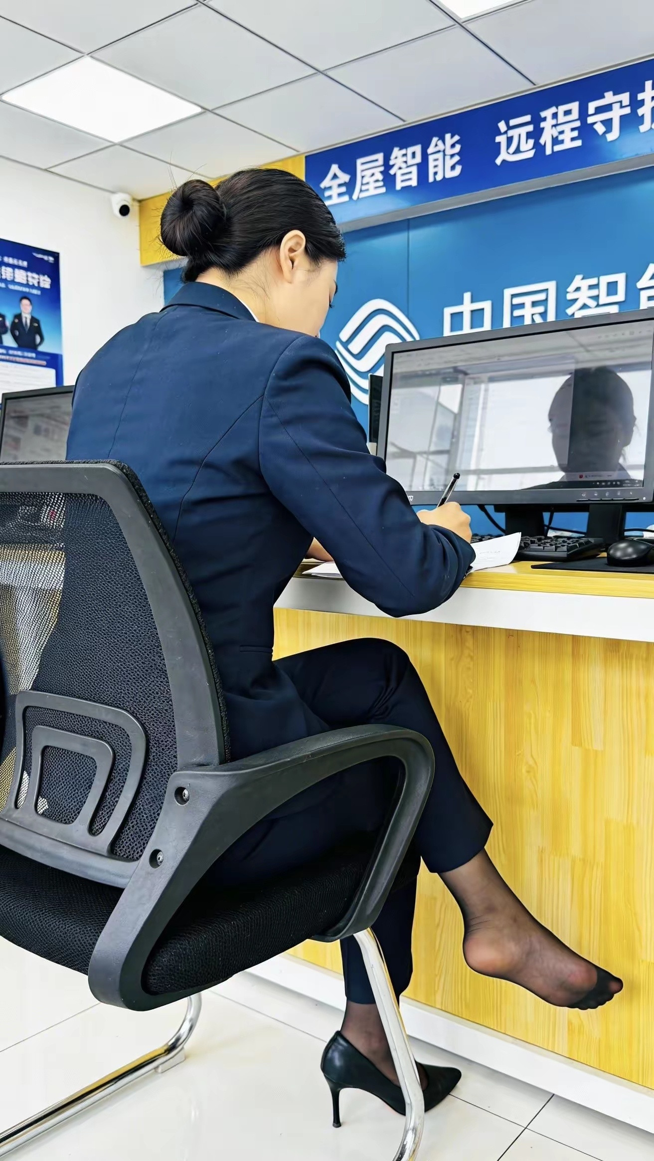 一天就换，没有那么耐磨，随时烂