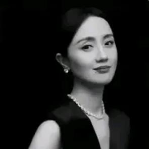 该死的癌症！据北京媒体披露，医学界确认朱媛媛所患的是卵巢癌三期。发现时就是晚期
