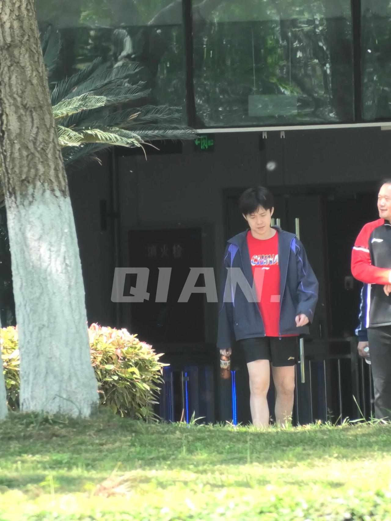 头哥剪头发了，很好看的小孩子，帅气时尚感嘎嘎好，成都理发师的水平不错！看着头哥