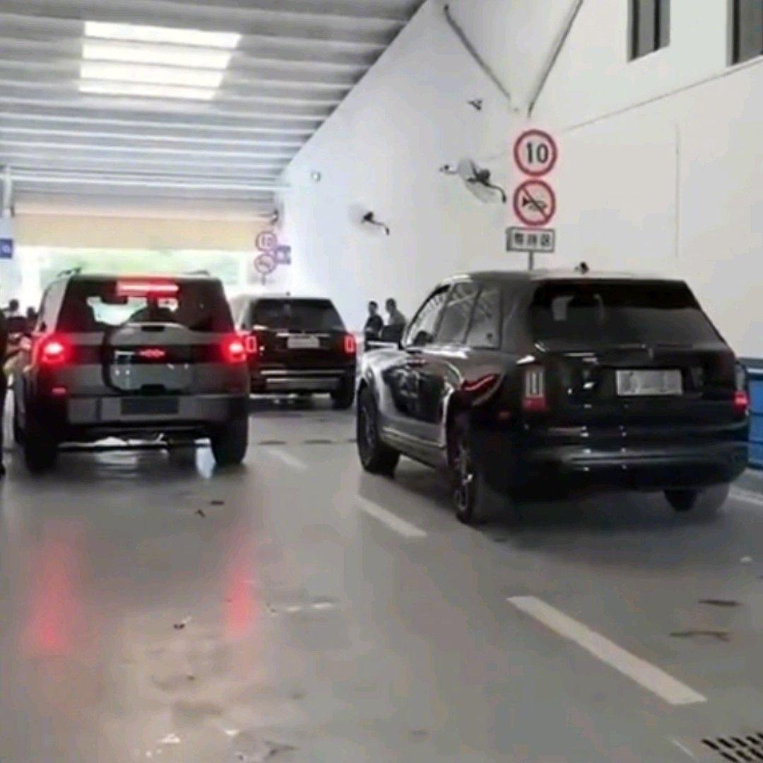 最近海南封关后“零关税”进口车的消息刷屏了，网上疯传“120万的保时捷卡宴60万