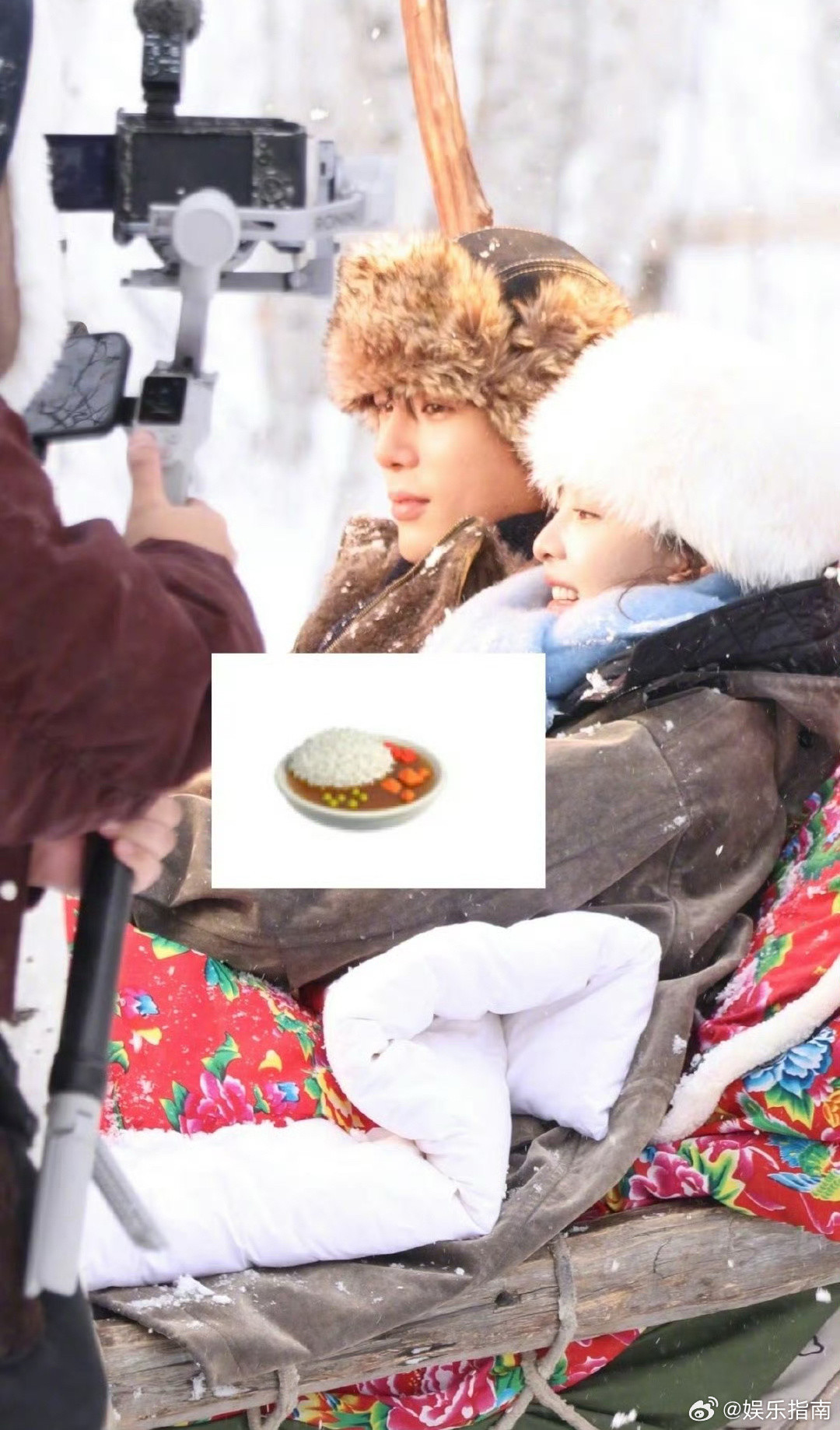 王安宇章若楠怎么坐爬犁也跟在拍偶像剧一样啊！好有氛围！