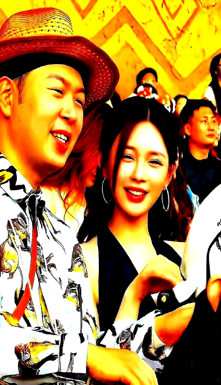 结婚4年，外界就造谣传了4年婚变。结果沈梦辰生日这天，杜海涛满屋铺满气球花瓣，端着蛋糕走出来，倒杯水