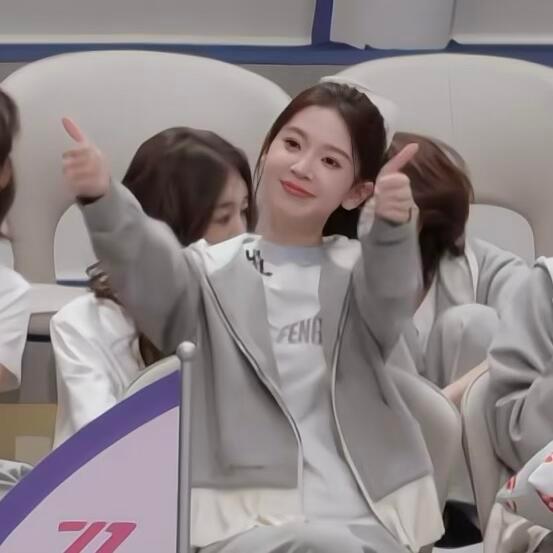 陈瑶把队友的词也背了看舞台时最惊喜的就是这段接唱，本来以为要出小失误，结果被陈瑶