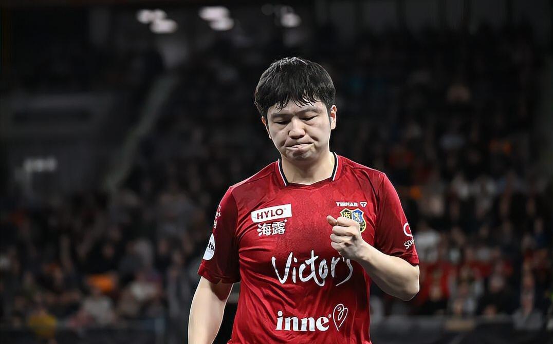 奥恰洛夫在播客中爆料樊振东将缺席2026年伦敦世乒赛，这一消息引发了广泛争议和讨