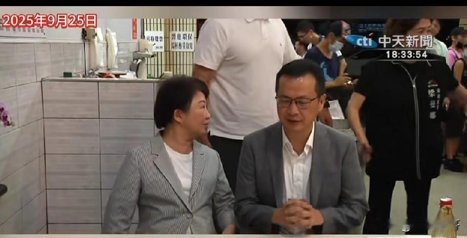 罗智强也不能免俗，在花莲灾区这么严重的时候还是去拜访了卢秀燕，两人在街里吃便餐搞