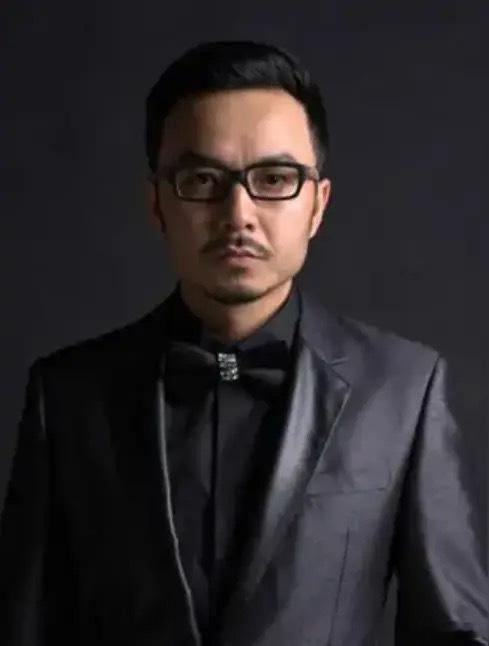 1.汪涵和现任妻子杨乐乐的婚姻早已没了实质内容，之所以没分开，是因为他这边不方