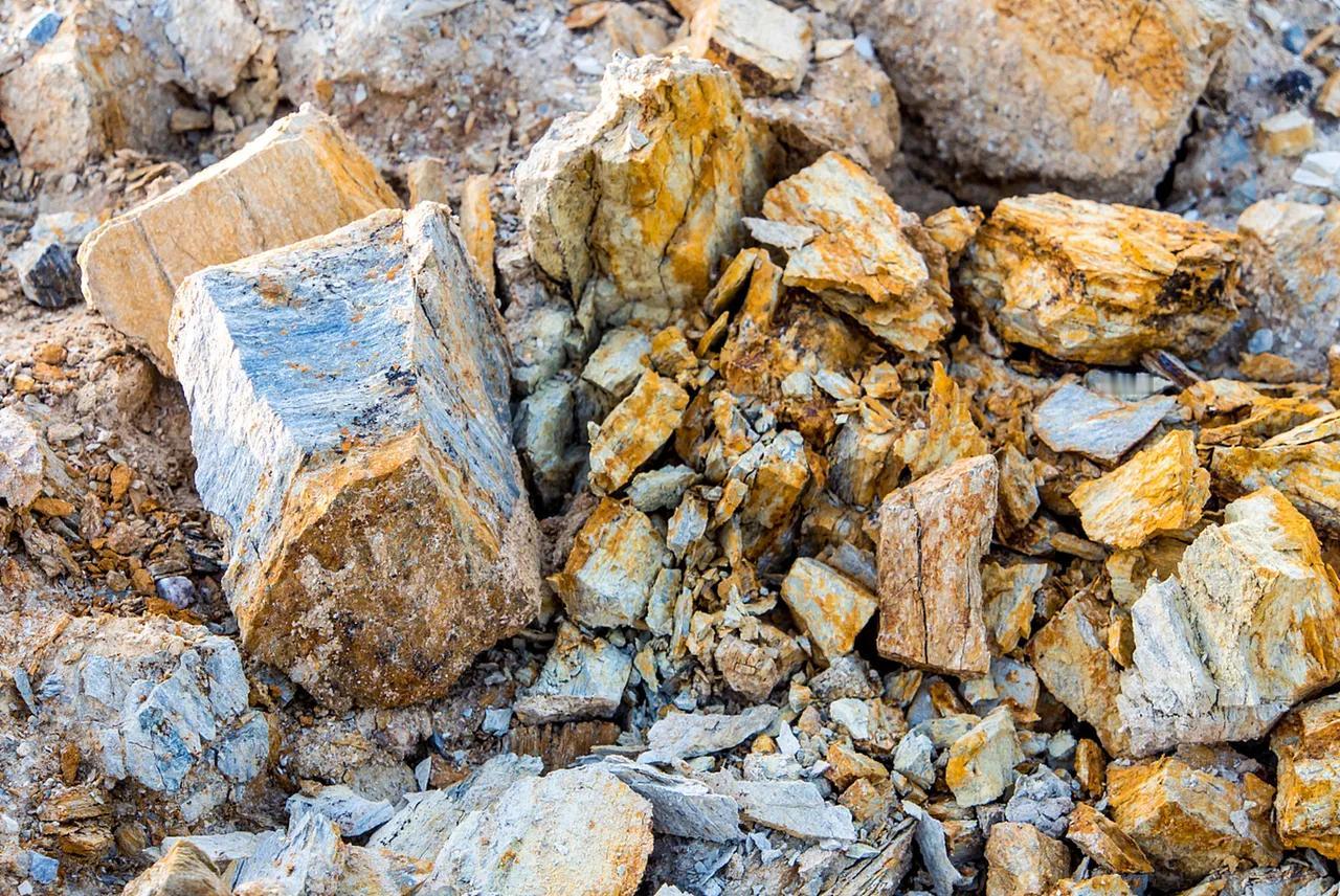 稀土出口管制继续暂停！4月9日，商务部在例行新闻发布会上明确回应：原定于