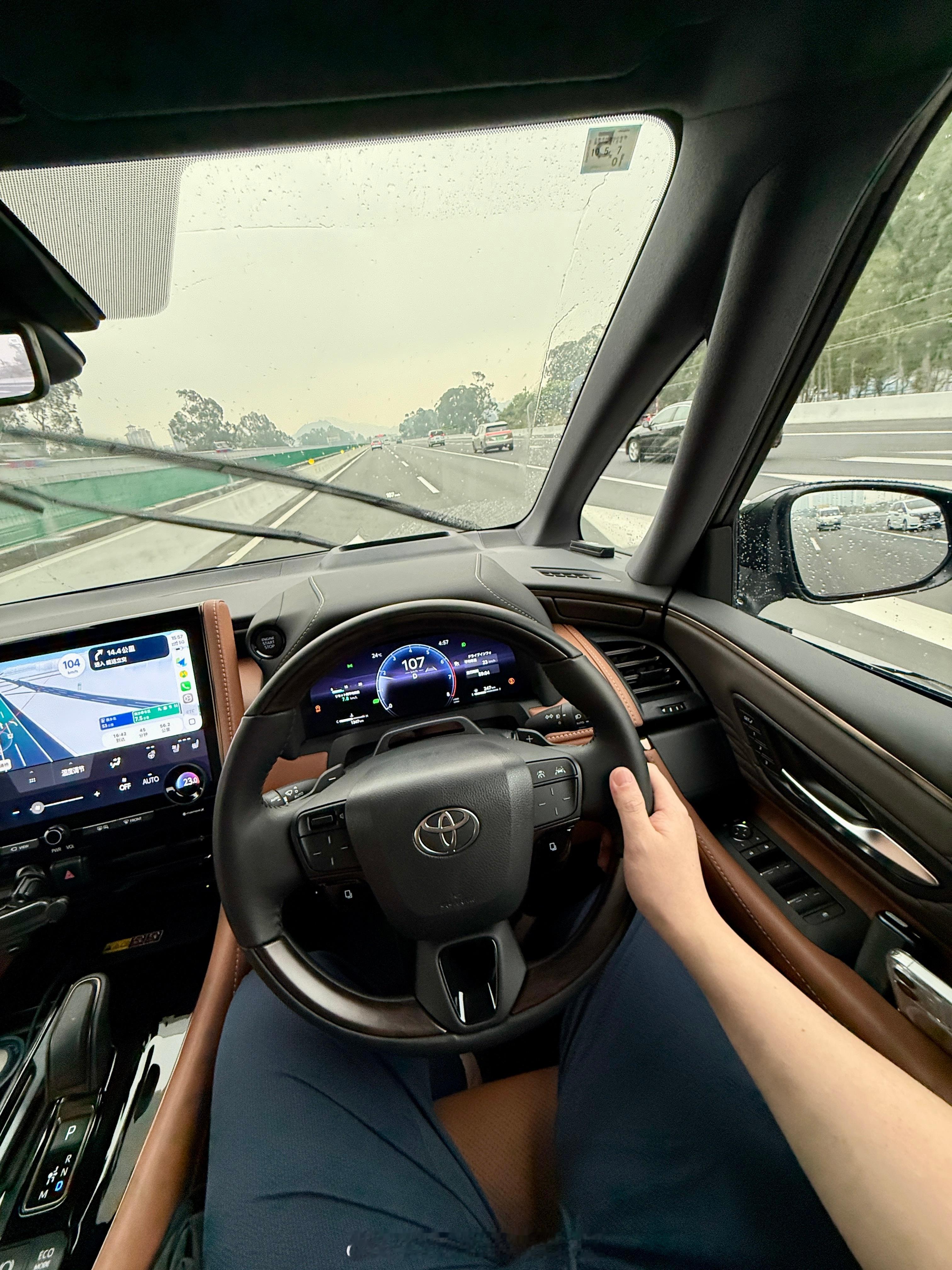 利用职务之便又体验到了右舵车