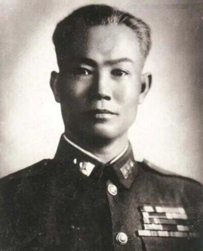 1947年，陈诚视察东北52军，军长副军长亲自迎接，谁知陈诚一开口就骂：“你们简