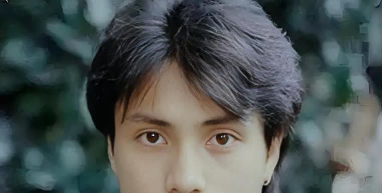 1985年，陈坤独自走在路上，竟被一群“大高个”围殴！他实在气不过，跑到继母的儿