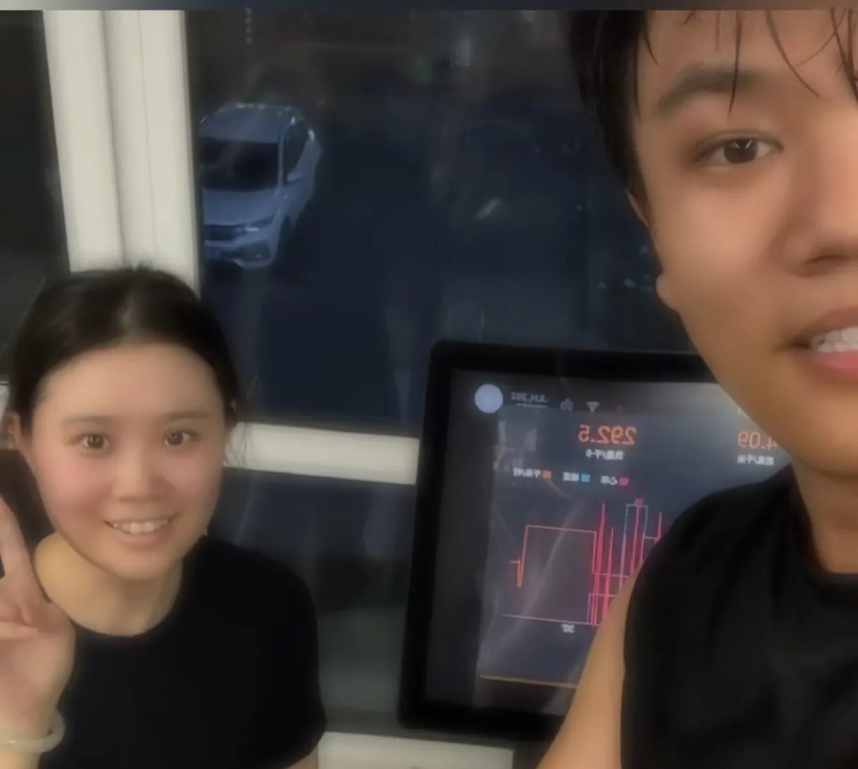 解清帅暂时停更了，在没有更新的日子他和王正正一直都在好好生活也群里和大家透露