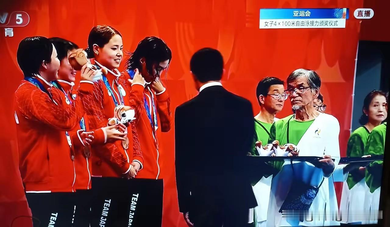 有人说日本这是真缺钱了，也有人说可见日本老龄社会有多严重，但我认为这是小日本故意