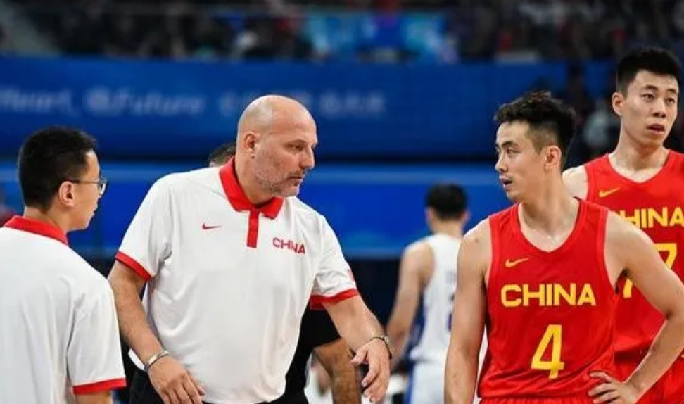 赵继伟曾经表示如果乔尔杰维奇早来几年中国男篮早进奥运会了。在之前亚运会失利的时候