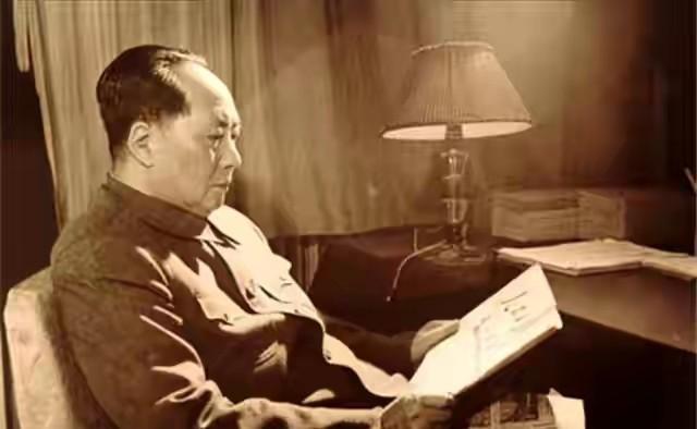 毛泽东与许世友闲聊时突然提问：如果我的身边真的出现了坏人，你会如何应对呢？一九