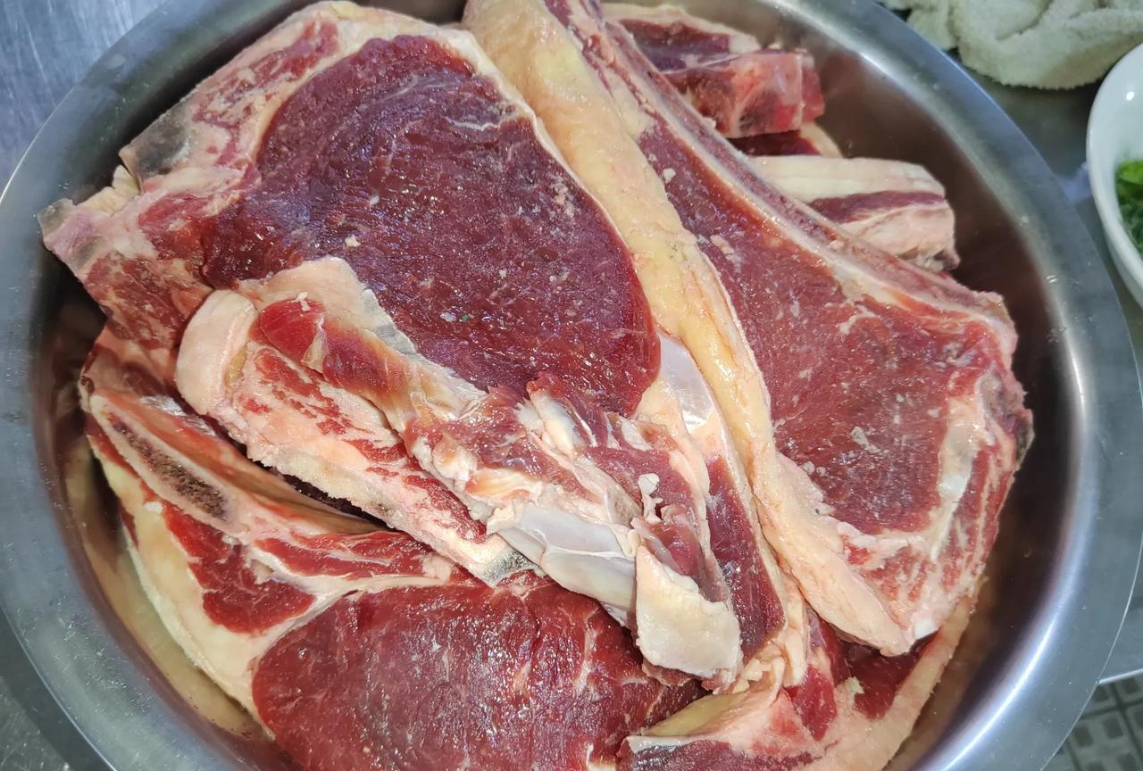 我们船上共有22个船员，有一个哥们不吃牛肉，今天下午我一共准备了