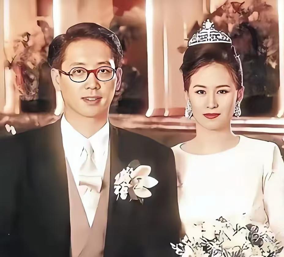 何超琼，冲上热搜！4月15日，何超琼与许晋亨“35岁前生三胎”的豪门生育梦碎