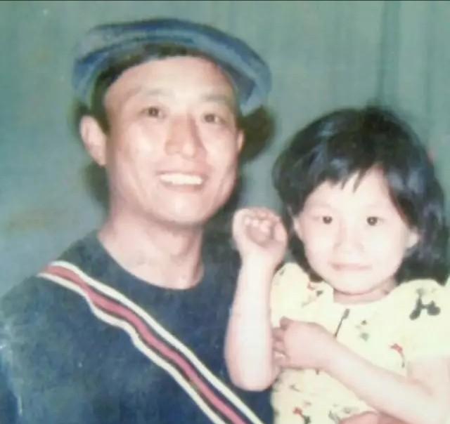 高秀敏那位武生前夫，离婚后天天拿烟酒当饭吃，5年不到，肺就报废了。你看照片里，
