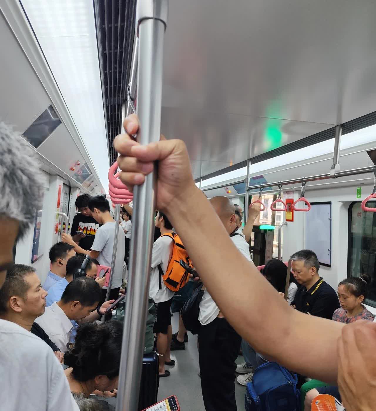 我兄弟伙失业几年了找不到工作一直跑外卖，37.38岁，今年老婆也失业了找不到工作