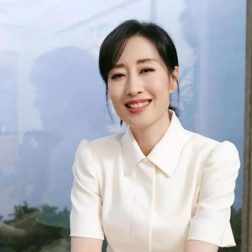 演员刘敏涛说：“当年，我和前夫离婚后，最开始是瞒着女儿，我这位前夫也是个奇葩，从