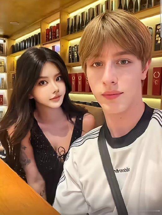 韩安冉晒新男友正面照宝子们，娱乐圈和网红圈的感情瓜总是一个接一个，这不，韩安冉又