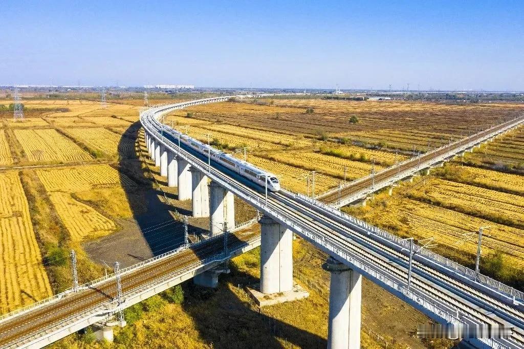 近日，备受关注的滇东纵向铁路通道（曲靖至文山铁路）深化经济评价研究（二次）谈判采