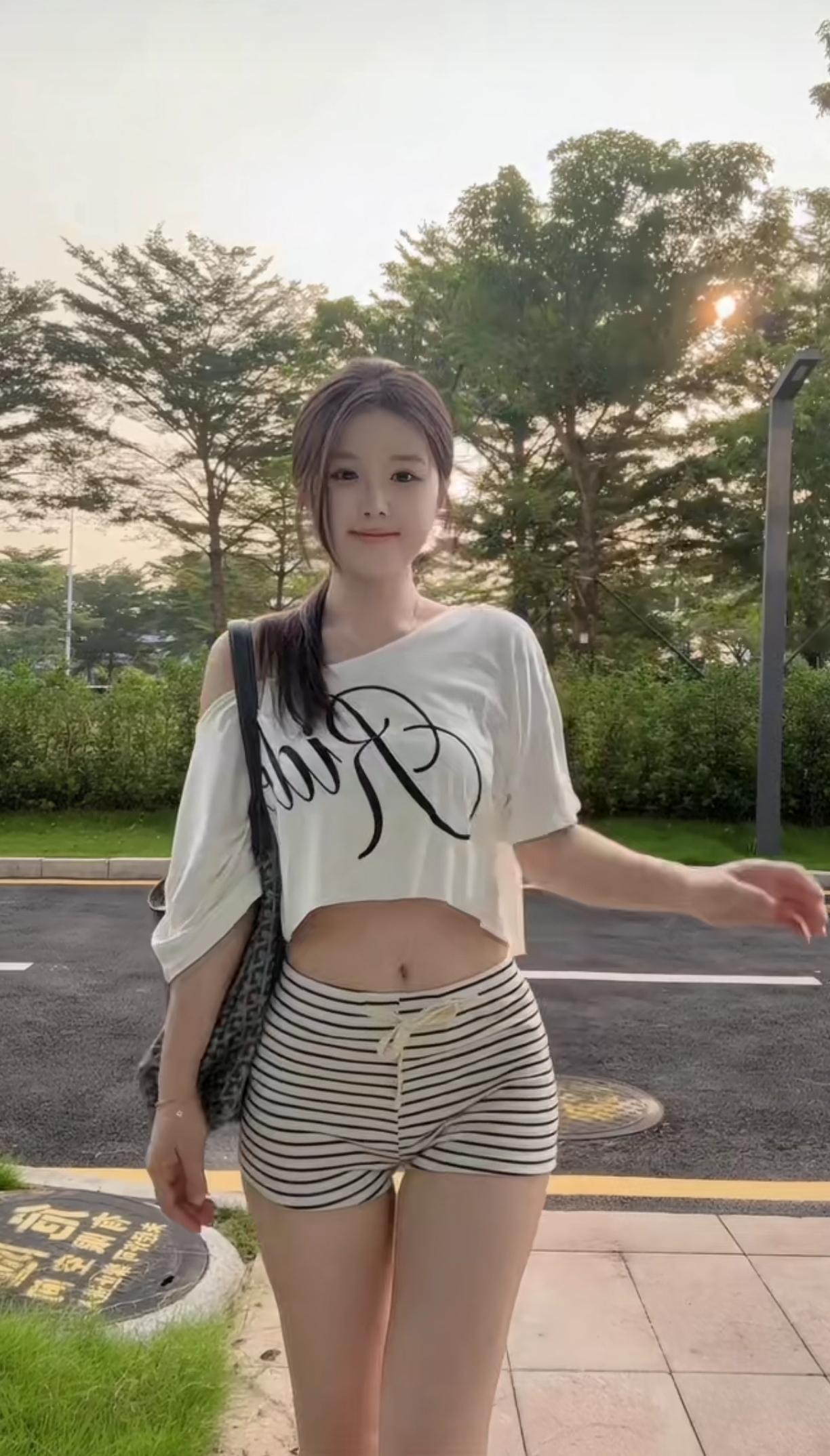 小公主在外面悠然自得。