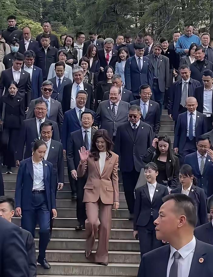 郑丽文在大陆尝到了权力的滋味，也感受到家的温暖！2026年4月初，南京和上海