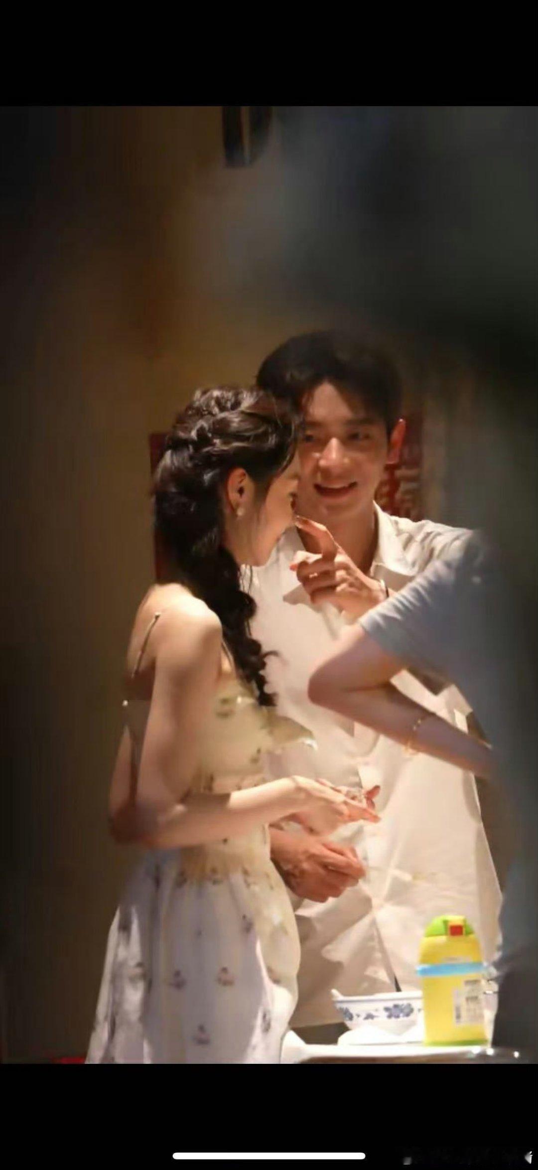 怎么看待丞磊抛弃在播剧锦月如歌女主周也而转头去跟待播剧女主宋轶炒CP？​​