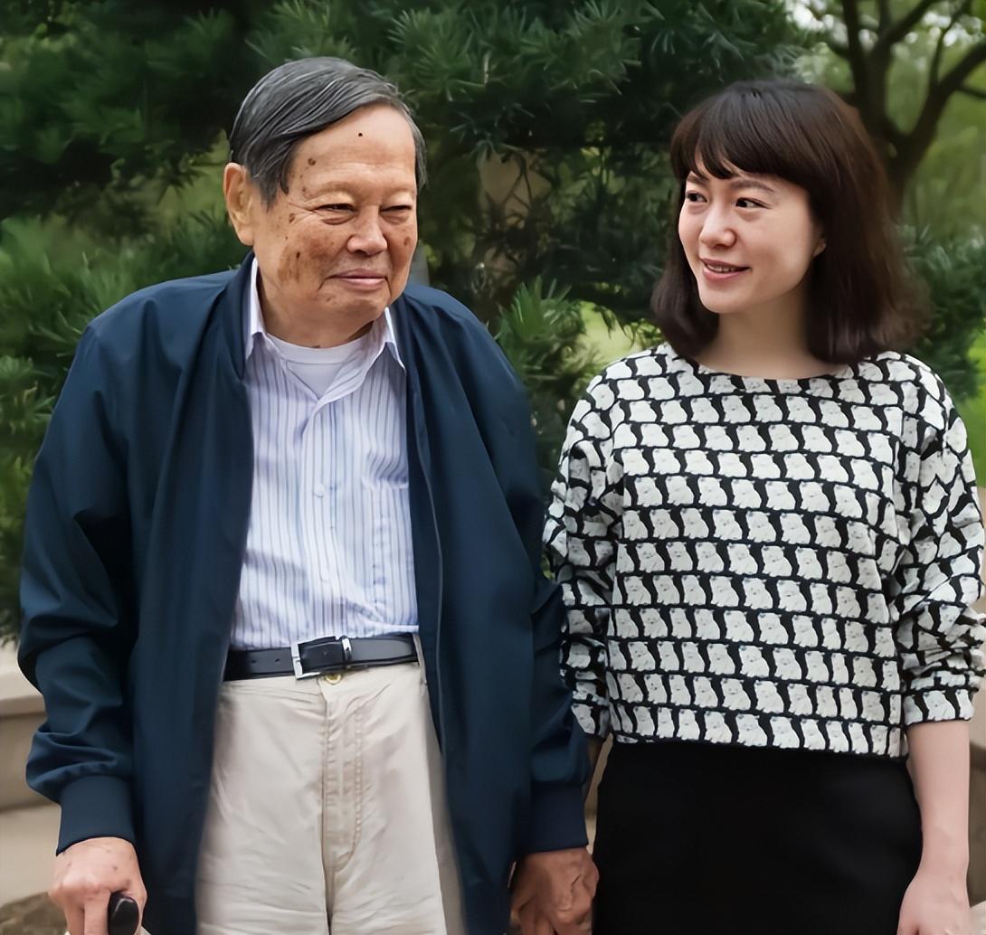 颠覆认知！相差54岁的婚姻，翁帆根本没有高攀！整整21年！所有人都误会翁帆了