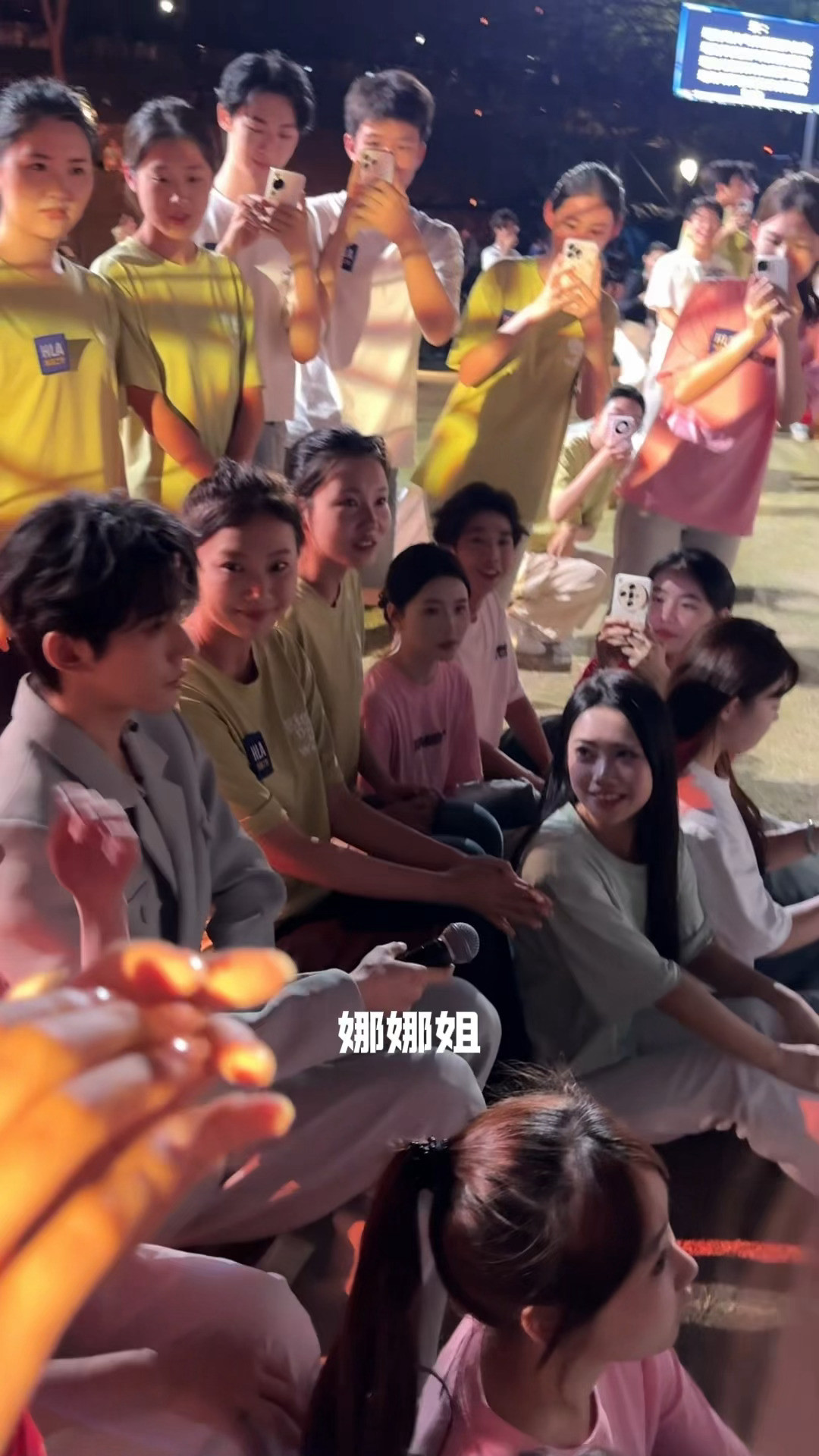 [笑着哭]怎么回事全都在演我……邓为五四晚会​​​