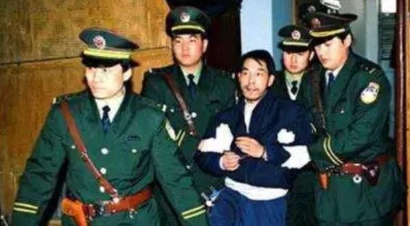 1999年，一场惊心动魄的枪战中，当警方劝说法子英投降，避免不必要的危险时，法子