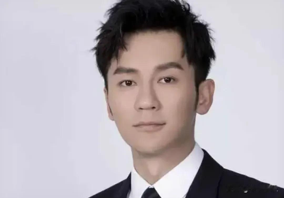 6月6日，李晨好大一个白眼直接空降热搜第一，阅读量一夜破亿。《奔跑吧》最新一期