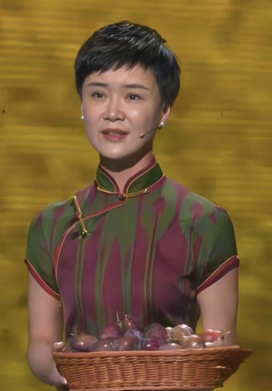 “谁不是妈妈的小宝宝呢！”谁会想到，这句娇憨可爱的话，是从策马雪原的飒爽女子贺娇