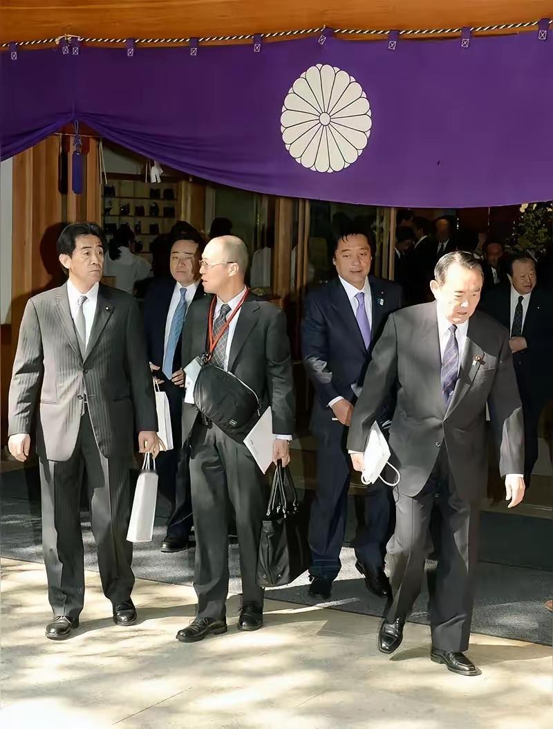 台湾迎史上最大规模日本政客窜访团。12月16日台湾“外事”部门高调宣布本月将迎