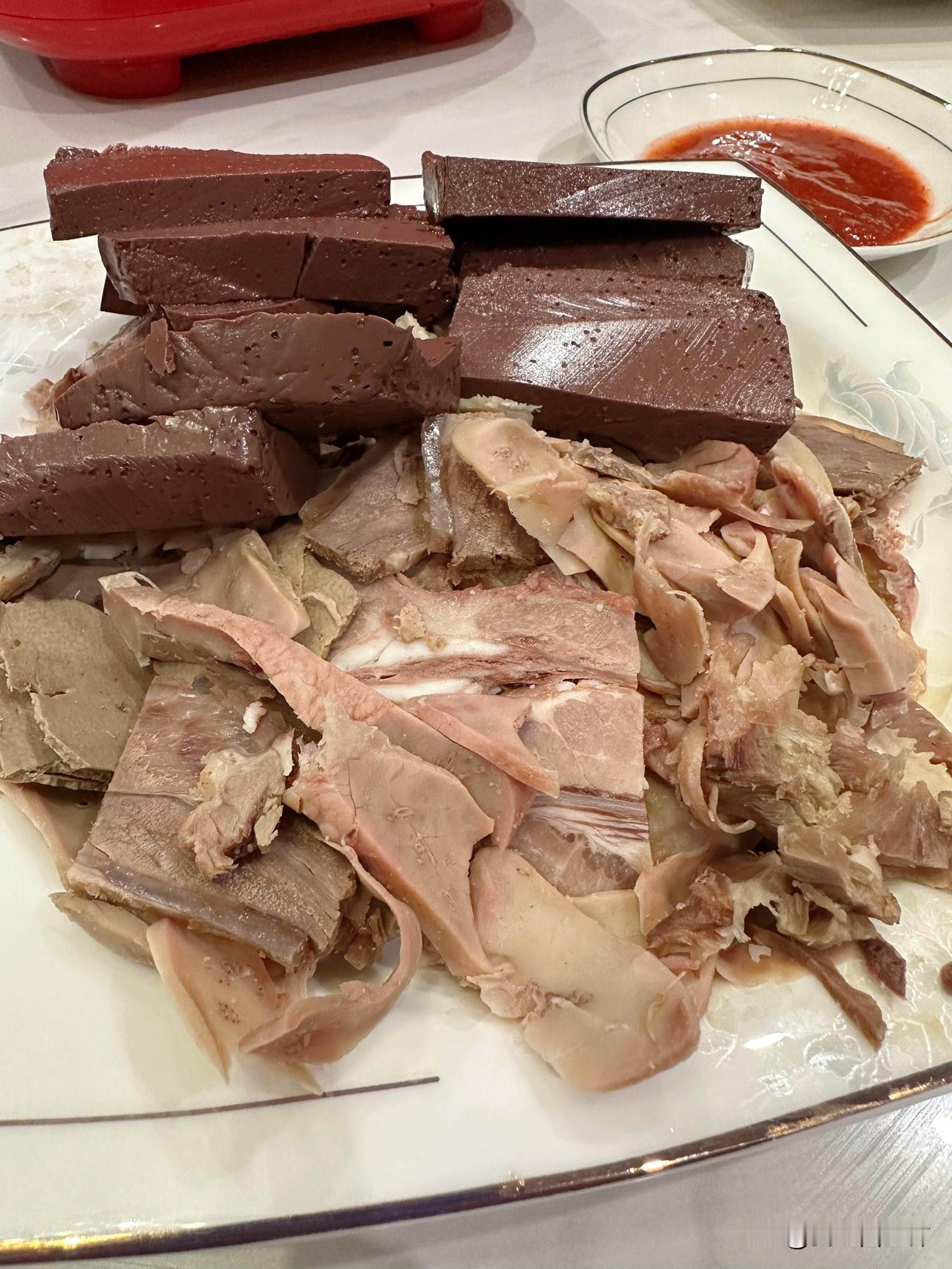 熟人开的店，该不该来？常去吃面的一家藏书羊肉馆，因为老板娘和我家沾一点远亲的亲