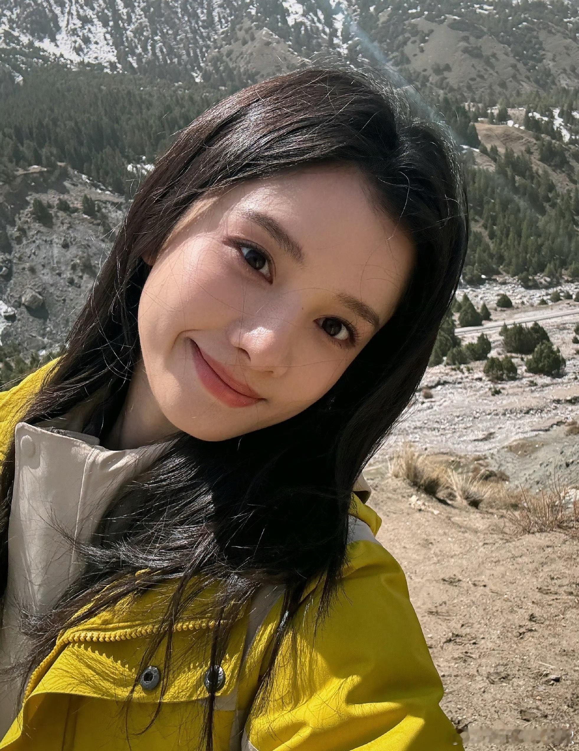 张婧仪营业状态，脸上都是元气​​​