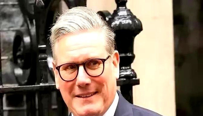 英国撂狠话，俄呛声：你算老几嘿，这世界真是热闹！英国新首