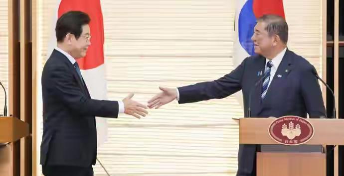 日本首相石破茂卸任前放飞自我，访问韩国却不在韩国首都首尔会晤。石破茂被迫卸任，