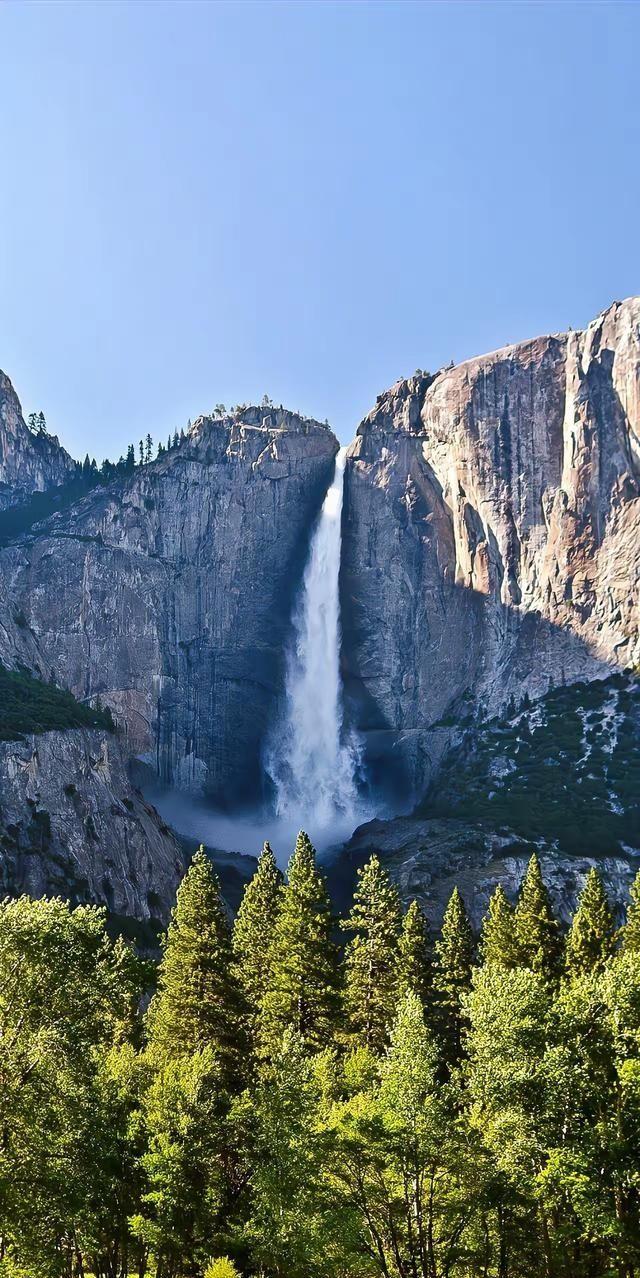 一位婚恋中介说:“只要你家孩子不能自力更生，男孩不能养家，女孩不能持家，结一次婚