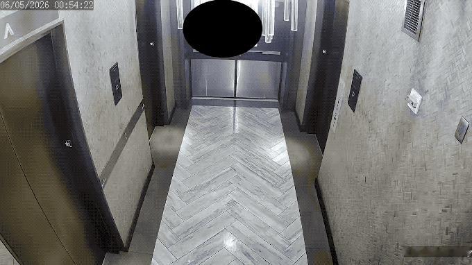 视频实拍：两名美国丰满黑人女贼作案，迷昏男子偷走逾25万美元豪表！2026年6月