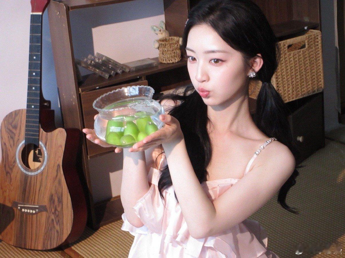 邓恩熙粉裙双马尾邓恩熙好六ccd好美萌