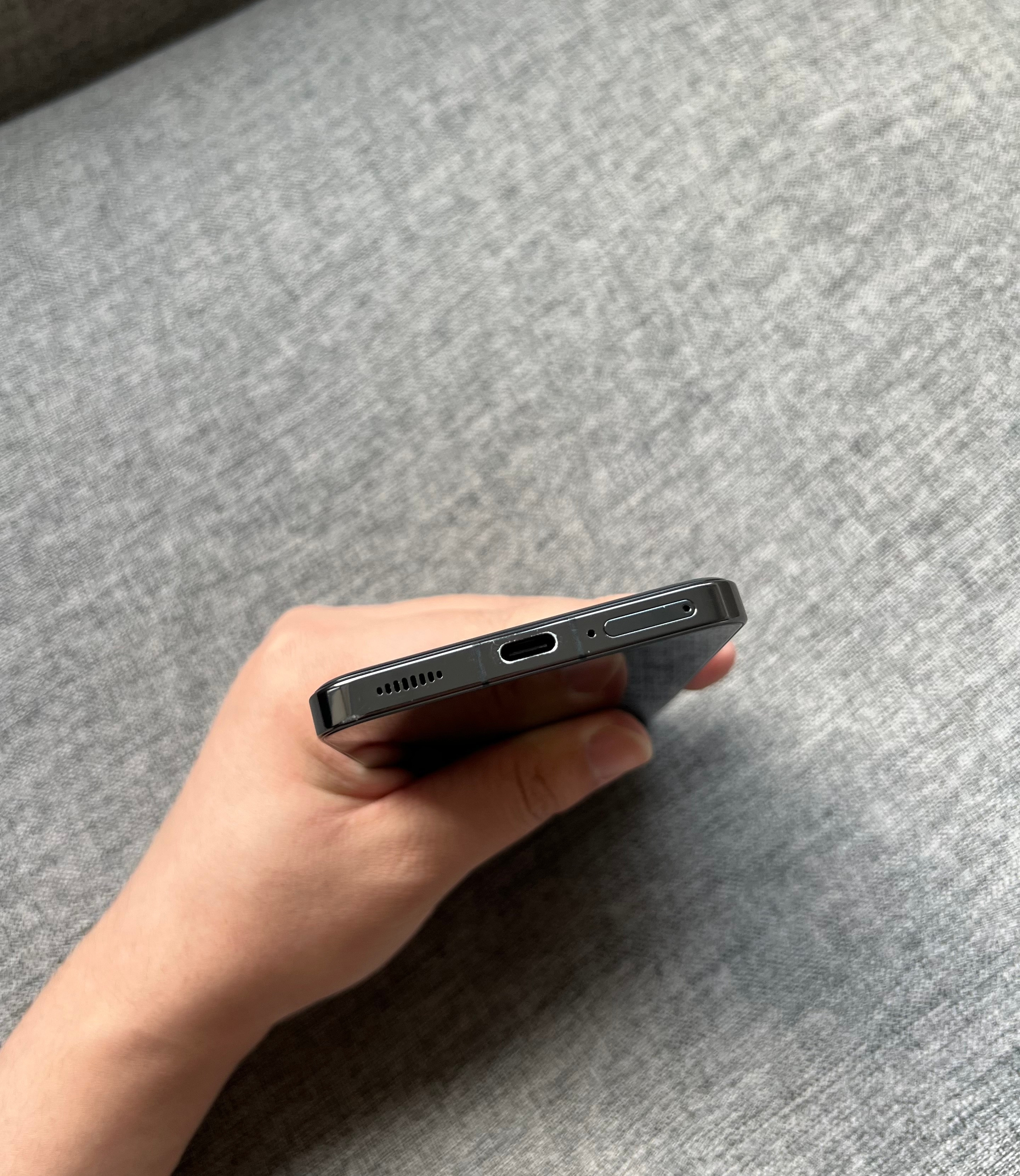 小米1312+256G黑色，屏幕完美，外壳小磕碰划痕掉漆，电池极佳，带原装充